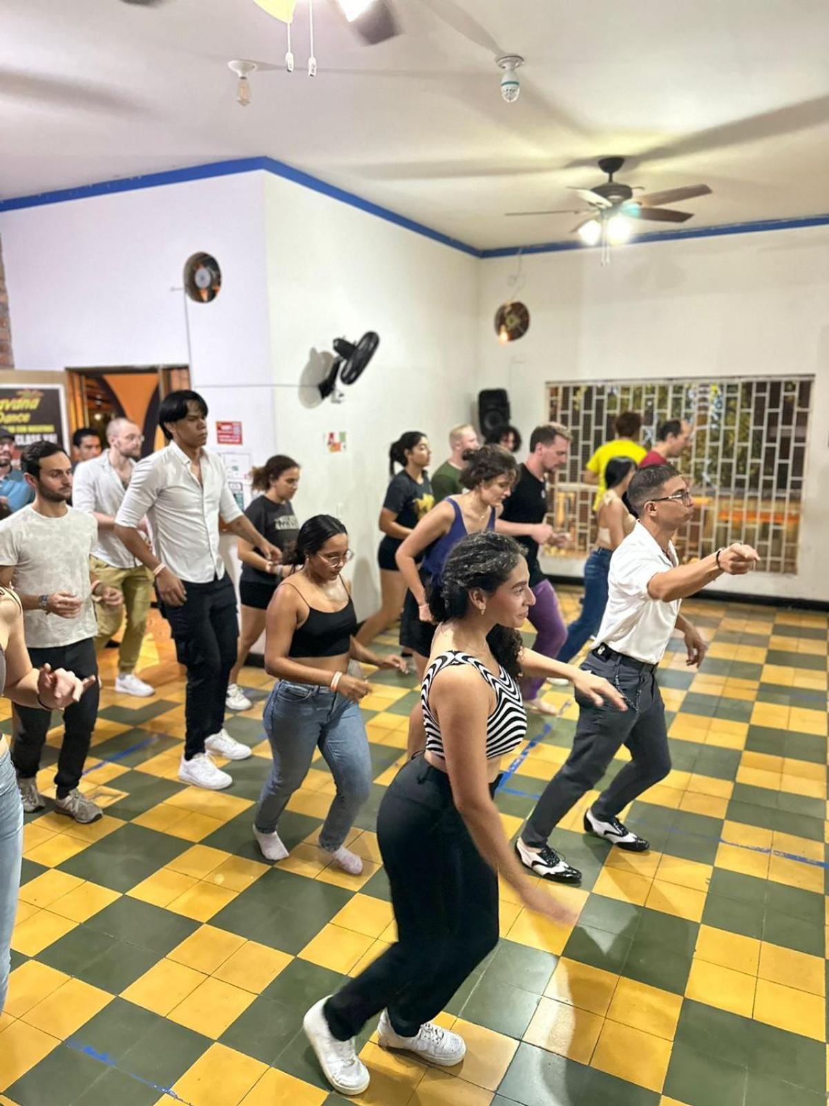 Havana Hostel Cali & Dance School Bagian luar foto